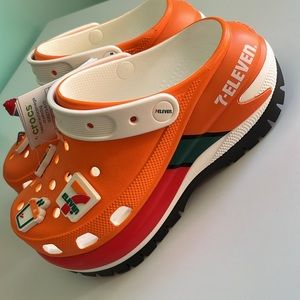 7-Eleven X Crocs Mega Crush Clog, NWT, Size W8